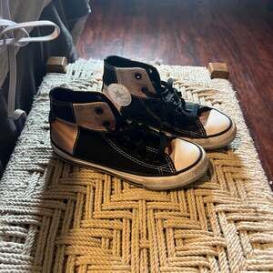 Converse Chuck Taylor All Star Youth High tops size 13